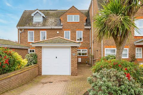 Kings Drive, Thames Ditton, KT7