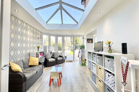 5 bedroom semi-detached house for sale, Roebuck Lane, Trafford M33