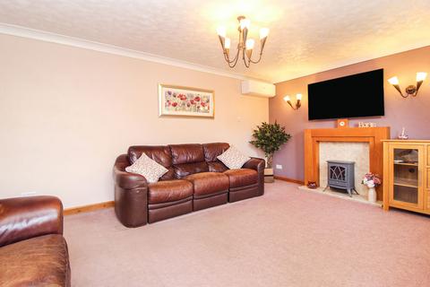 4 bedroom detached house for sale, Elmsdale Road, Bedford MK43