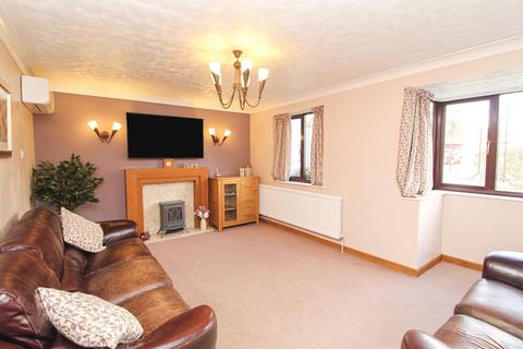 4 bedroom detached house for sale, Elmsdale Road, Bedford MK43