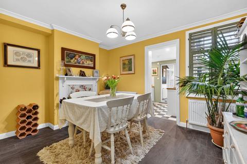 2 bedroom terraced house for sale, Station Road, Chertsey KT16