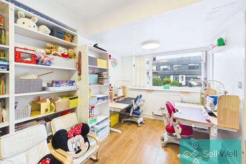 4 bedroom semi-detached house for sale, Birchfield Drive, Manchester M28
