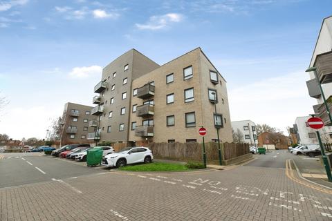Ferndale Crescent, Surrey, SM5