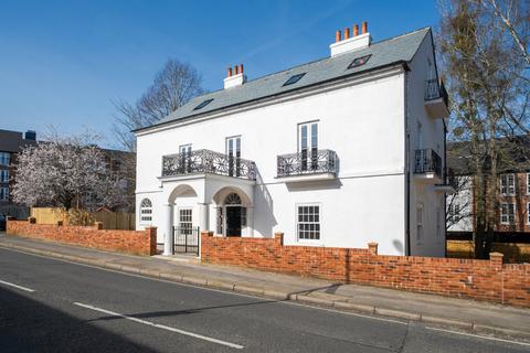 2 bedroom flat to rent, Lower Turk Street, Hampshire GU34
