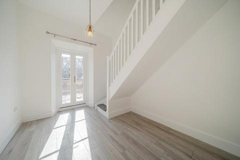 2 bedroom flat to rent, Lower Turk Street, Hampshire GU34