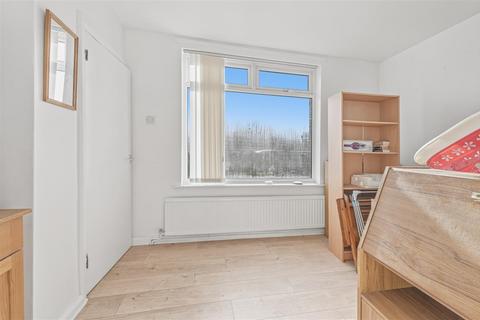 undefined, Park Avenue, Elland