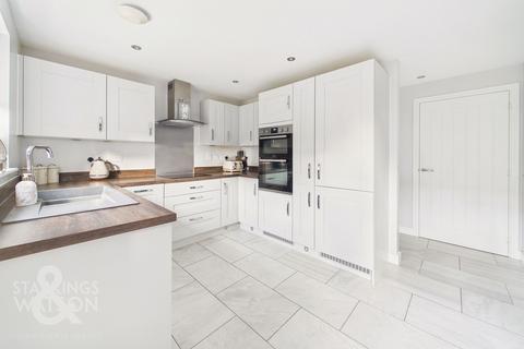 3 bedroom semi-detached house for sale, Meadowsweet Mews, Tharston, Norwich
