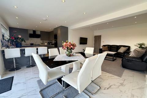 undefined, Mixes Hill, Stopsley, Luton, Bedfordshire, LU2 7TX