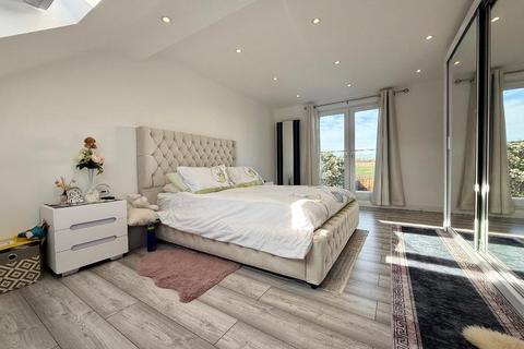 undefined, Mixes Hill, Stopsley, Luton, Bedfordshire, LU2 7TX