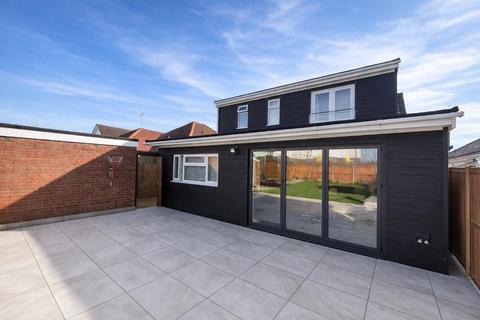 undefined, Mixes Hill, Stopsley, Luton, Bedfordshire, LU2 7TX