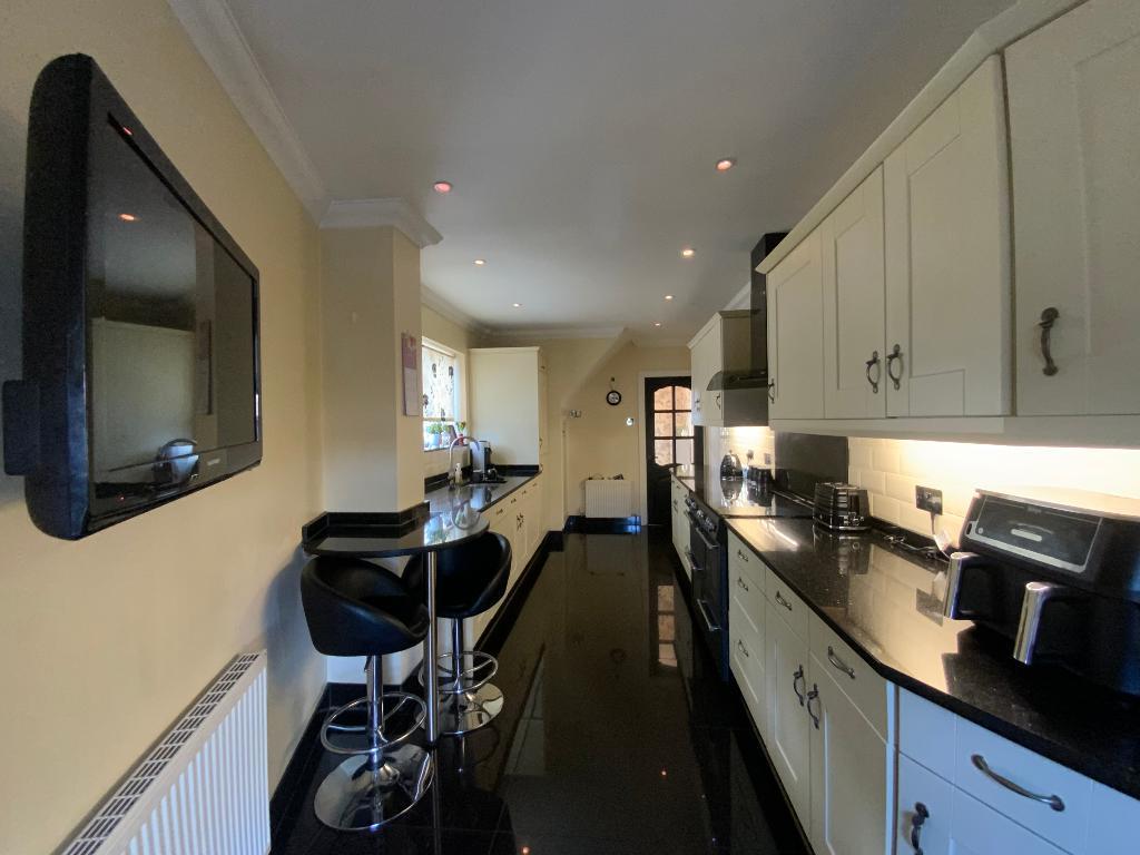 KITCHEN 22'4 x 8'9