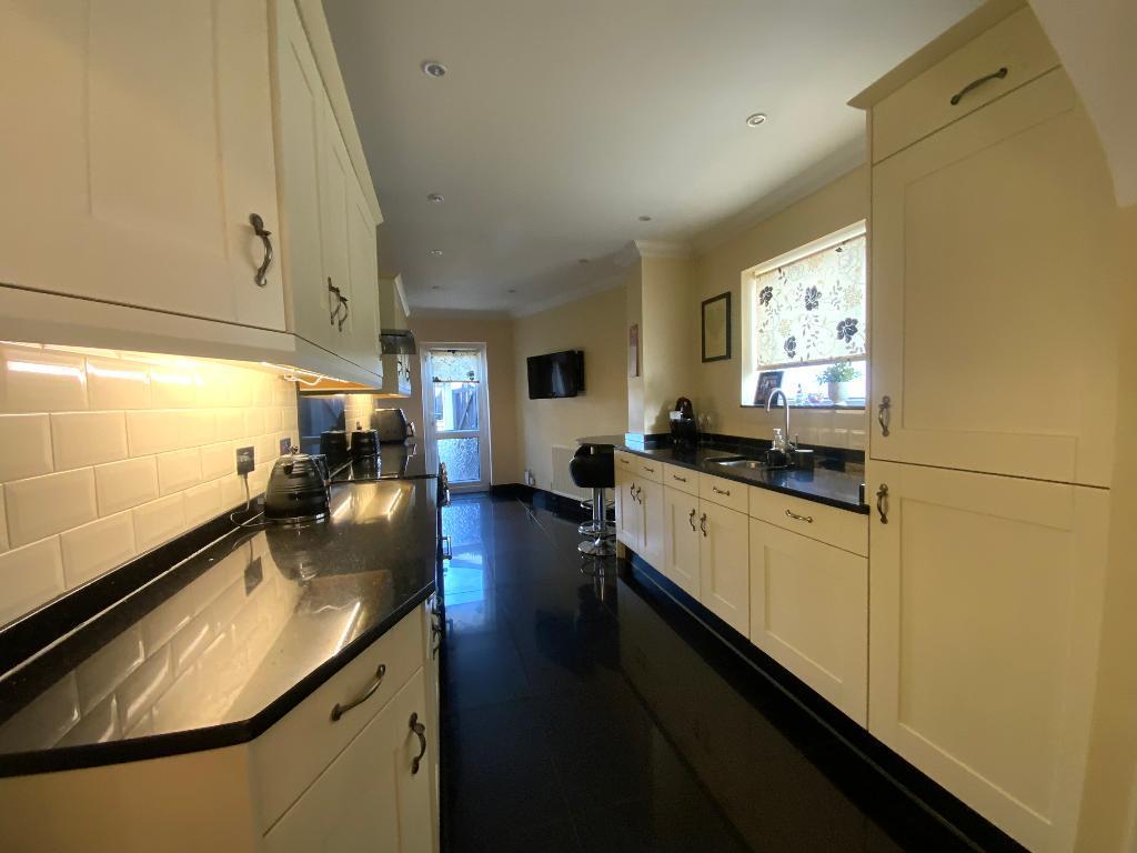KITCHEN 22'4 x 8'9