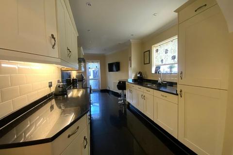 3 bedroom semi-detached house for sale, Hornchurch RM12