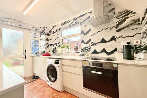 3 bedroom semi-detached house for sale, Turnpike Drive, Warden Hills, Luton, Bedfordshire, LU3 3RQ
