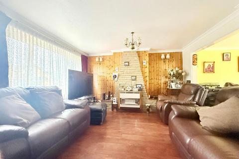 3 bedroom semi-detached house for sale, Turnpike Drive, Warden Hills, Luton, Bedfordshire, LU3 3RQ
