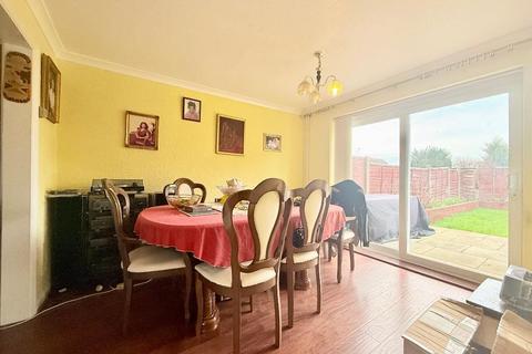 3 bedroom semi-detached house for sale, Turnpike Drive, Warden Hills, Luton, Bedfordshire, LU3 3RQ