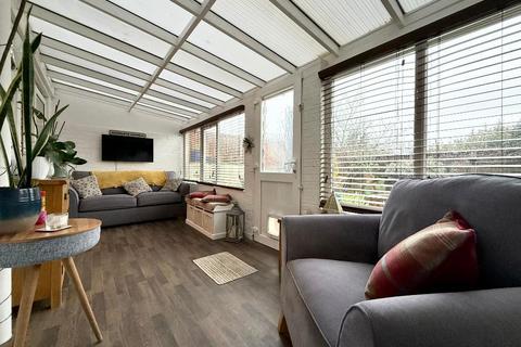 3 bedroom semi-detached house for sale, Ereswell Road, Limbury Mead, Luton, Bedfordshire, LU3 2UH