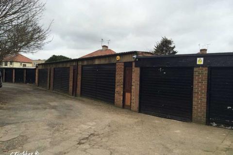 Garage to rent, Rochford Road, Southend-on-Sea SS2