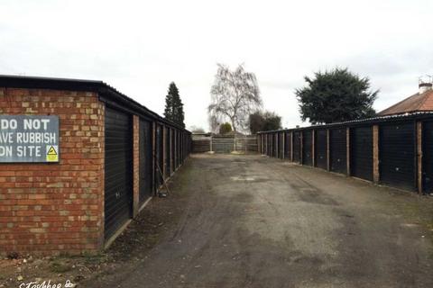 Garage to rent, Rochford Road, Southend-on-Sea SS2
