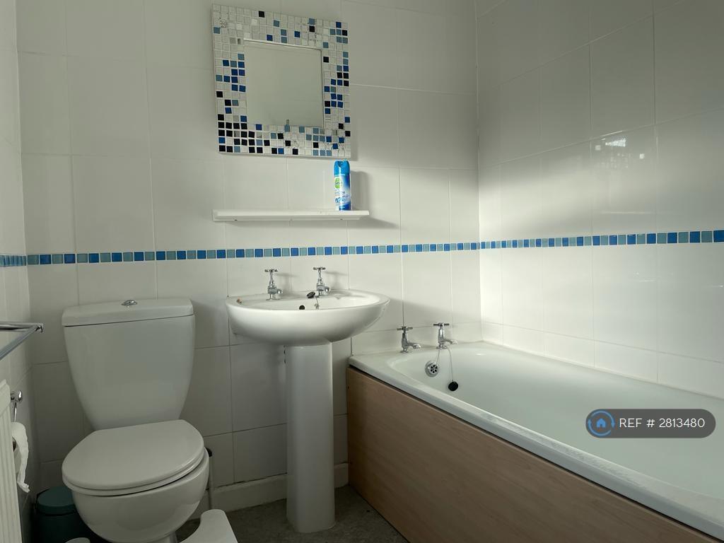 Bathroom (Upstairs)