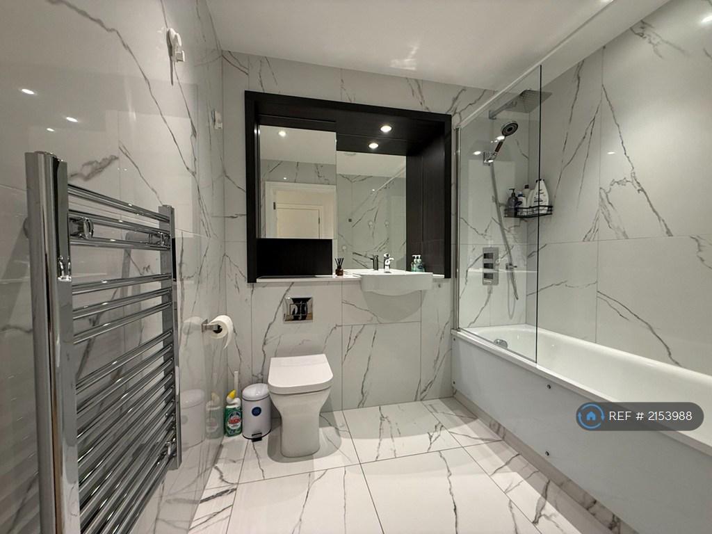 Family Bathroom With Bathtub & Shower Screen