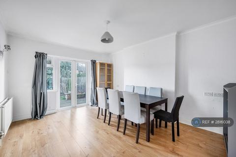 4 bedroom semi-detached house to rent, Foxglove Street, London, W12