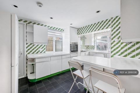 4 bedroom semi-detached house to rent, Foxglove Street, London, W12