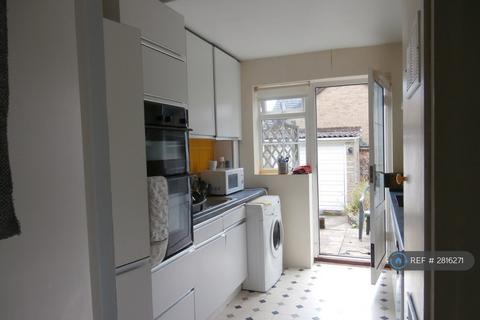 undefined, Lynwood, Guildford, GU2