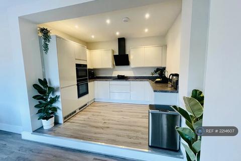 1 bedroom in a flat share to rent, Sea Road, Bexhill-On-Sea, TN40