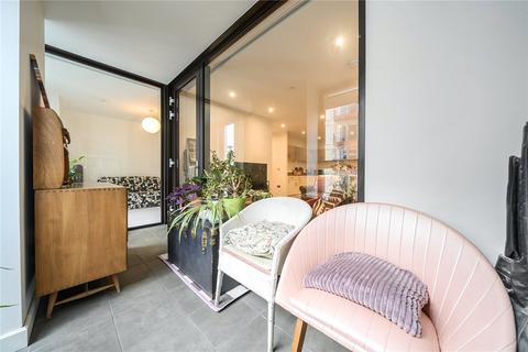 2 bedroom apartment for sale, Barge Walk, London