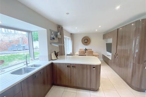 4 bedroom detached house for sale, Thoresby Close, Aston, Sheffield, Rotherham, S26 2EJ