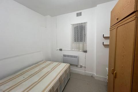 2 bedroom flat to rent, Stoke Newington High Street, London N16