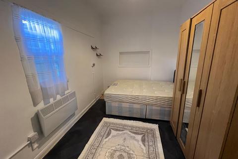 2 bedroom flat to rent, Stoke Newington High Street, London N16
