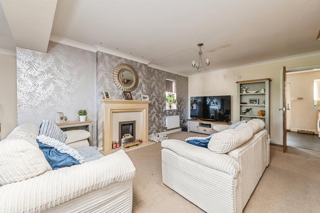 Lounge/Dining Room