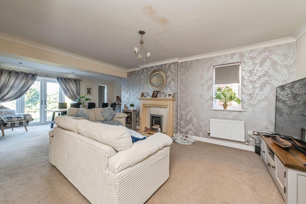 Lounge/Dining Room