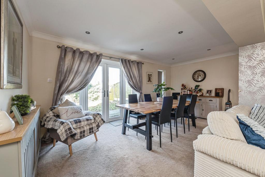 Lounge/Dining Room