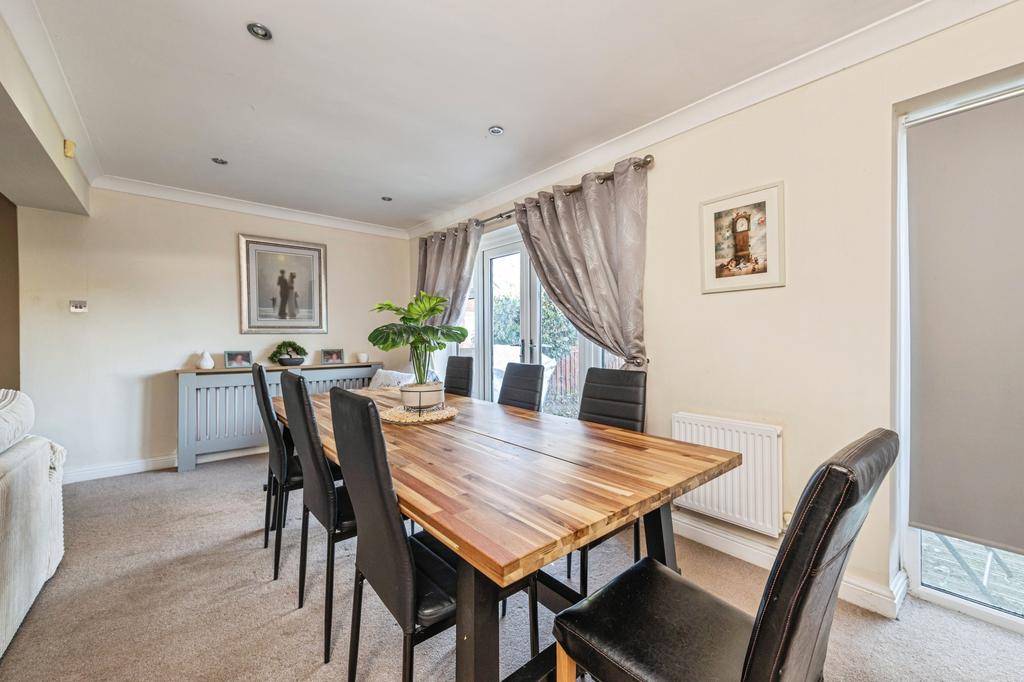 Lounge/Dining Room