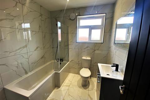 3 bedroom semi-detached house to rent, Dunbar Road, London