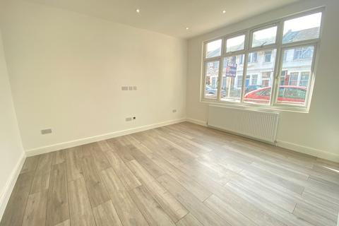3 bedroom semi-detached house to rent, Dunbar Road, London