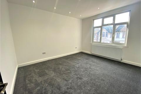 3 bedroom semi-detached house to rent, Dunbar Road, London