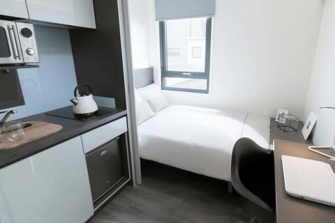Studio to rent, Holloway Road