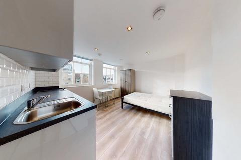 Studio to rent, Kilburn High Road