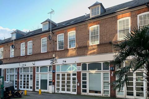 Studio to rent, Kilburn High Road