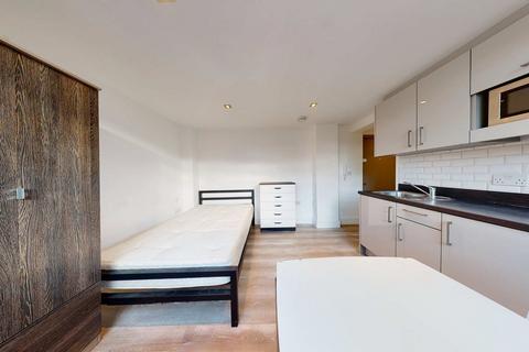 Studio to rent, Kilburn High Road