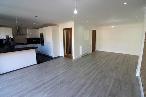 6 bedroom detached house to rent, Hurstleigh Gardens, Ilford IG5