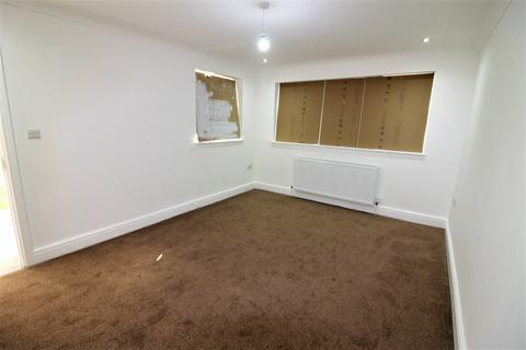 6 bedroom detached house to rent, Hurstleigh Gardens, Ilford IG5