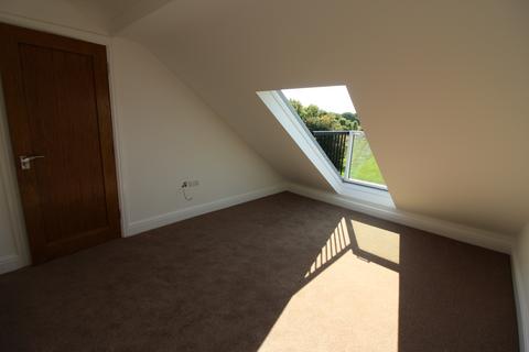 6 bedroom detached house to rent, Hurstleigh Gardens, Ilford IG5