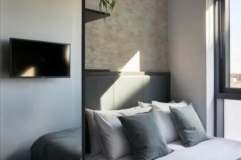 Studio to rent, Crossharbour Plaza