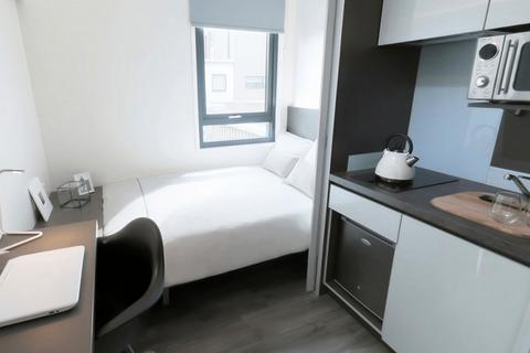 Studio to rent, Holloway Road