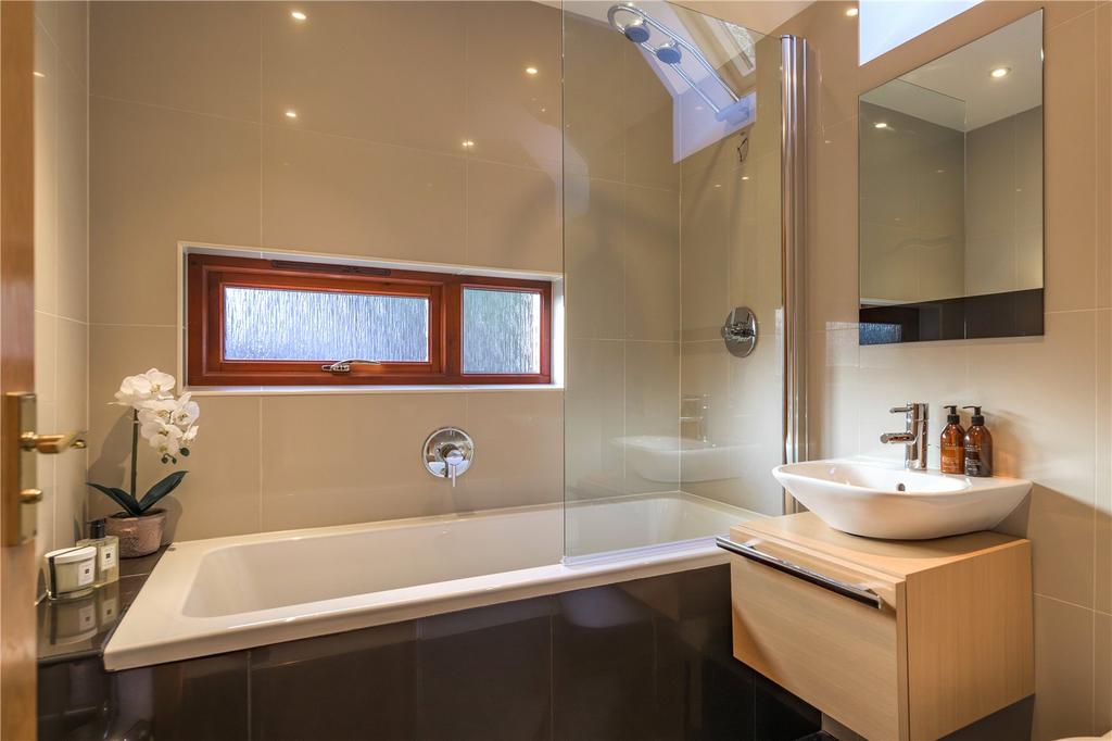 Bedroom 2 Ensuite